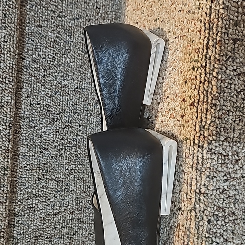 Calvin Klein "Bora" Saffiano Leather Flat - Picture 6 of 9